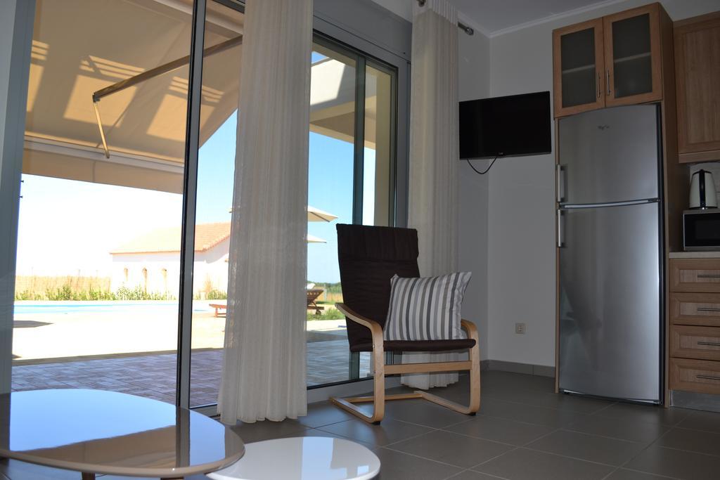 Edem Suites Marathopoli Exterior photo